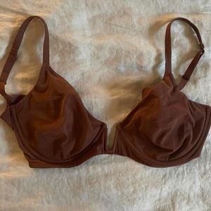 Skims mesh one wire plunge bra in the color Jasper 🤎 Size 34DDD